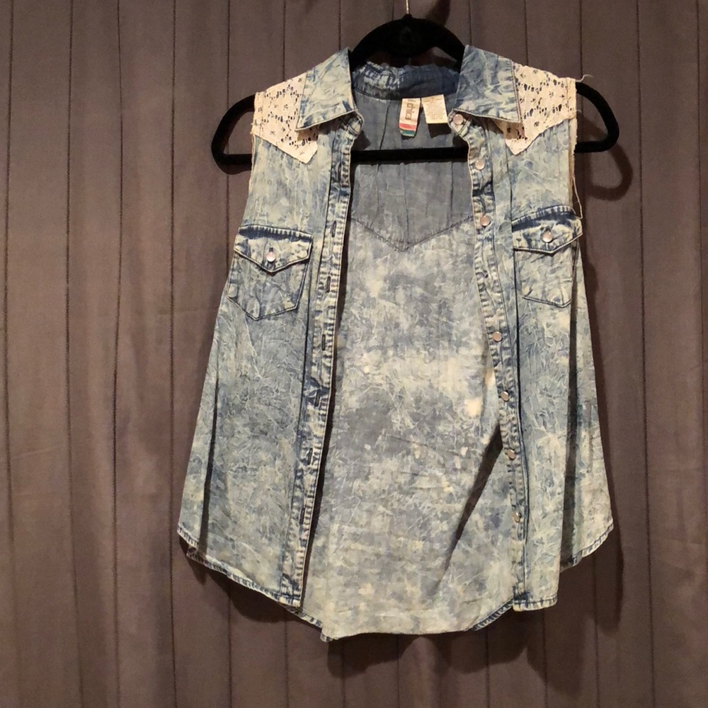 Sleeveless button down
